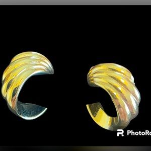 EUC.Women’s Vintage Signed MONET Gold Textured Crescent Shape Pierced Earrings.